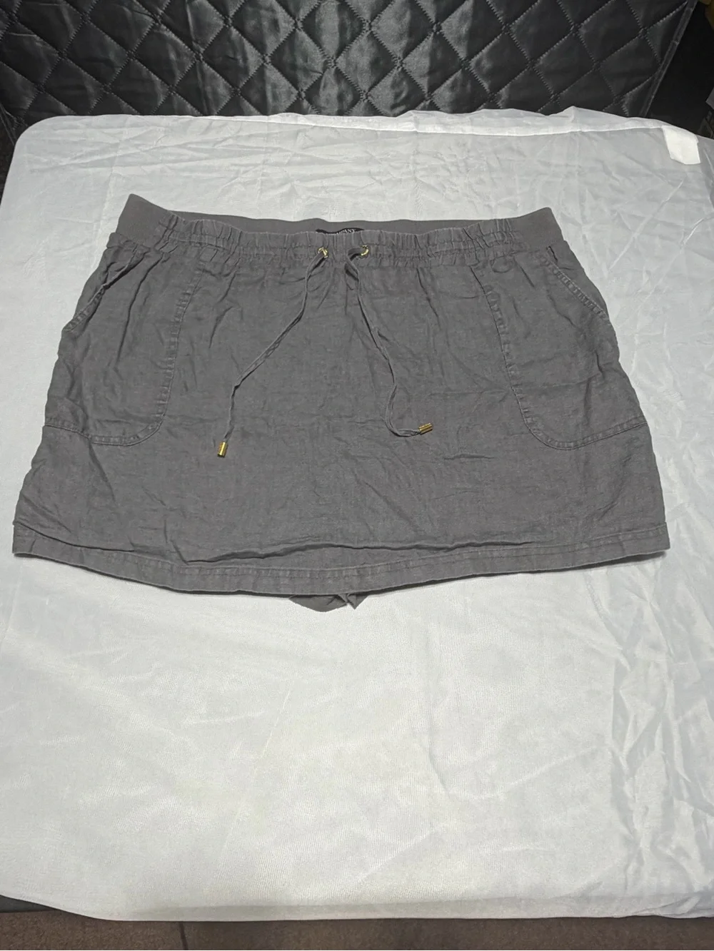 Ellen Tracy Drawstring Casual Skort in Gray with Gold Eyelets